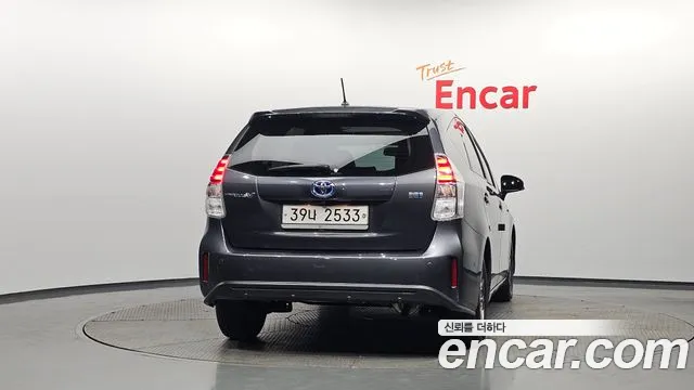 Toyota Prius V 2017 thumb 4