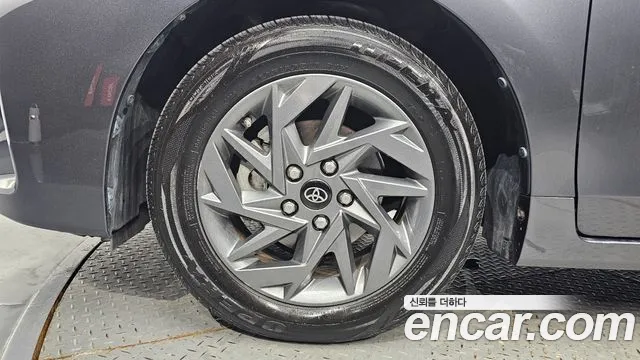 Toyota Prius V 2017 thumb 5