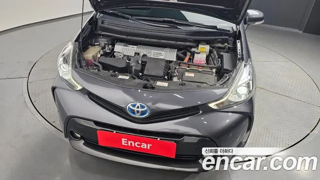 Toyota Prius V 2017 thumb 6