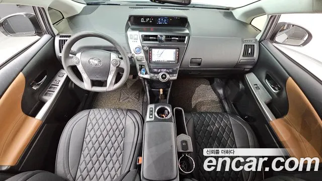 Toyota Prius V 2017 thumb 7