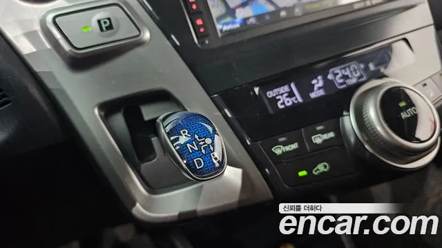 Toyota Prius V 2017 thumb 9