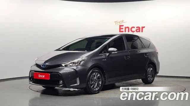 Toyota Prius V 2017 thumb 11