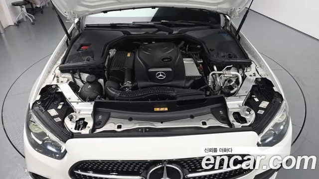 Mercedes-Benz E-Class 2023 thumb 5