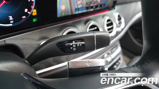 Mercedes-Benz E-Class 2023 thumb 8