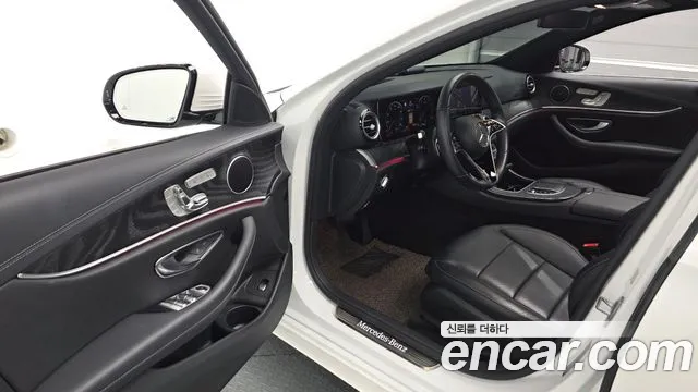 Mercedes-Benz E-Class 2023 thumb 9