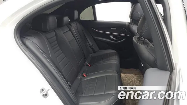Mercedes-Benz E-Class 2023 thumb 10