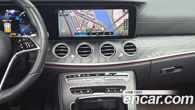 Mercedes-Benz E-Class 2023 thumb 12