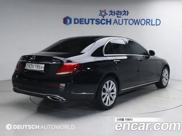 Mercedes-Benz E-Class 2019 thumb 2