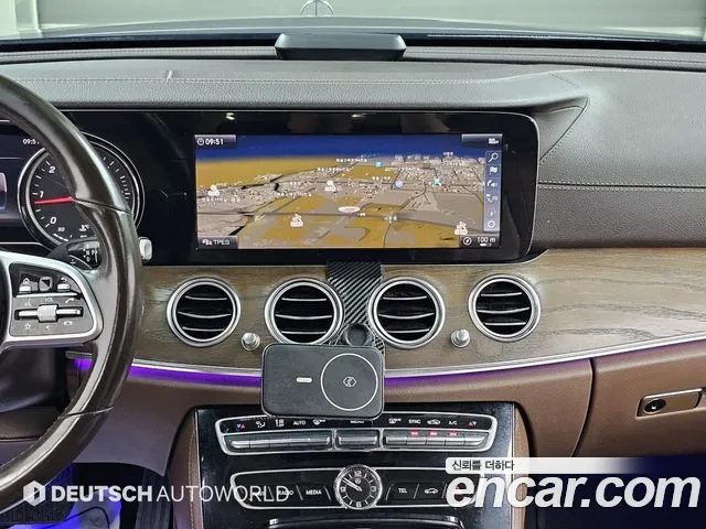 Mercedes-Benz E-Class 2019 thumb 12