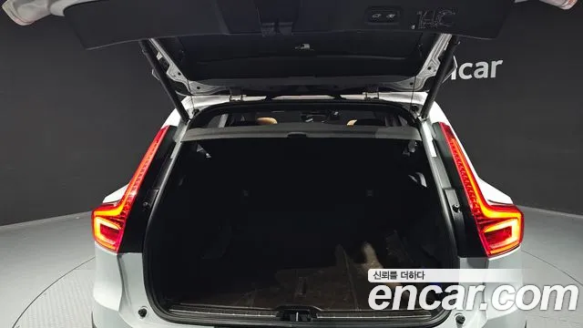Volvo XC40 2019 thumb 9