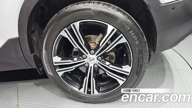 Volvo XC40 2019 thumb 8