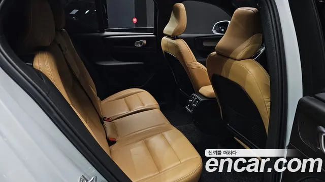 Volvo XC40 2019 thumb 4