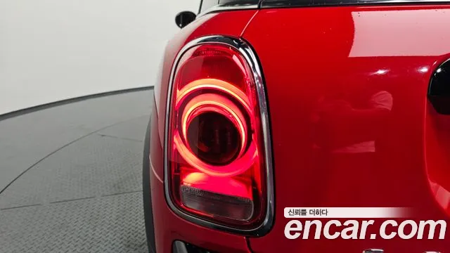 Mini Countryman 2018 thumb 11