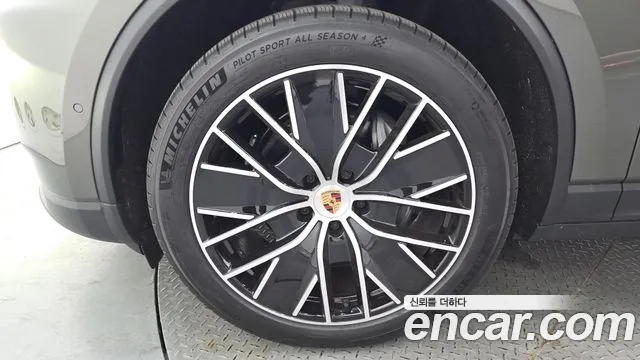 Porsche Macan EV 2025 thumb 12