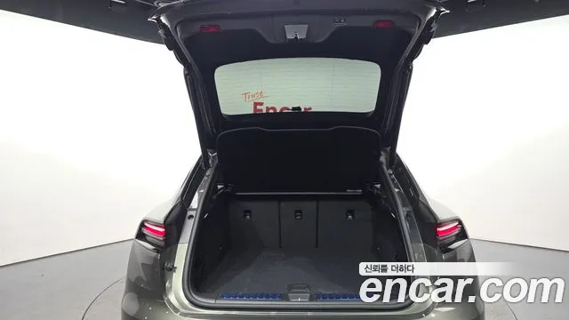 Porsche Macan EV 2025 thumb 9