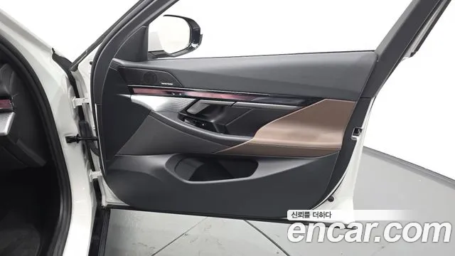 BMW 5 серии 2025 thumb 12