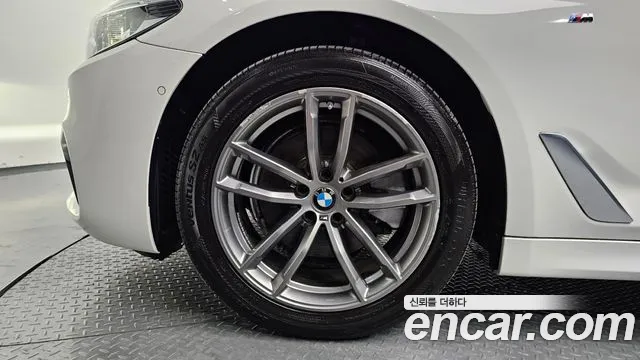 BMW 5 серии 2017 thumb 6