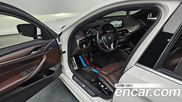 BMW 5 серии 2017 thumb 5