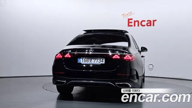Mercedes-Benz E-Class 2025 thumb 8