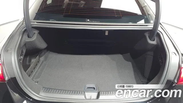 Mercedes-Benz E-Class 2025 thumb 9