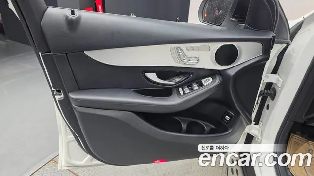 Mercedes-Benz GLC 2017 thumb 12