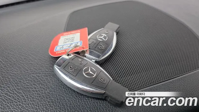 Mercedes-Benz GLC 2017 thumb 3