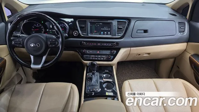 Kia Carnival 2015 thumb 11