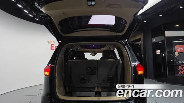 Kia Carnival 2015 thumb 8