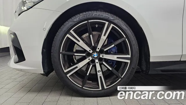BMW 5 серии 2025 thumb 2