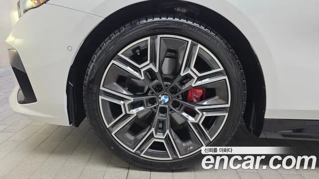 BMW 5 серии 2025 thumb 11