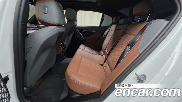 BMW 5 серии 2025 thumb 8