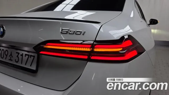 BMW 5 серии 2025 thumb 2