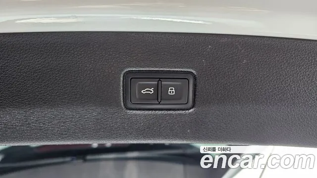Audi Q7 2021 thumb 5