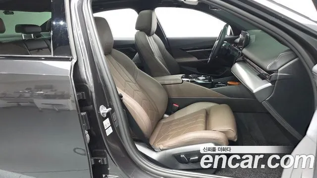 BMW 5 серии 2023 thumb 8