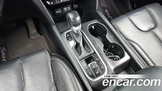 Hyundai Santa Fe 2018 thumb 8
