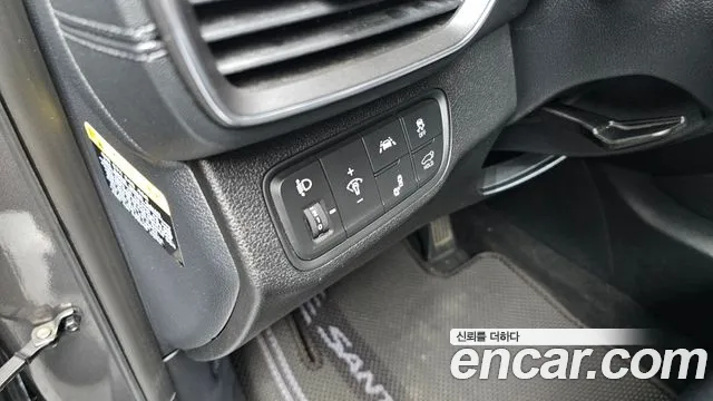 Hyundai Santa Fe 2018 thumb 3