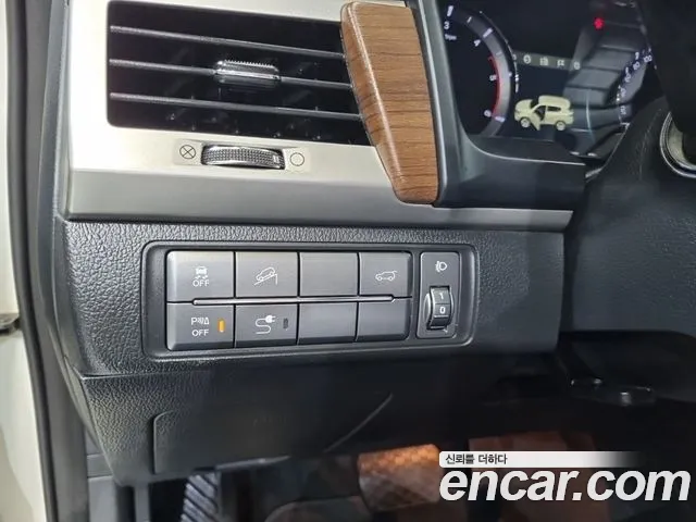 KGM Rexton 2017 thumb 3