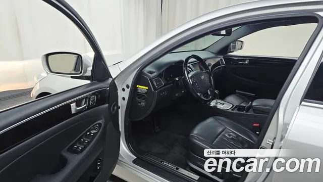 Hyundai Genesis 2011 thumb 10