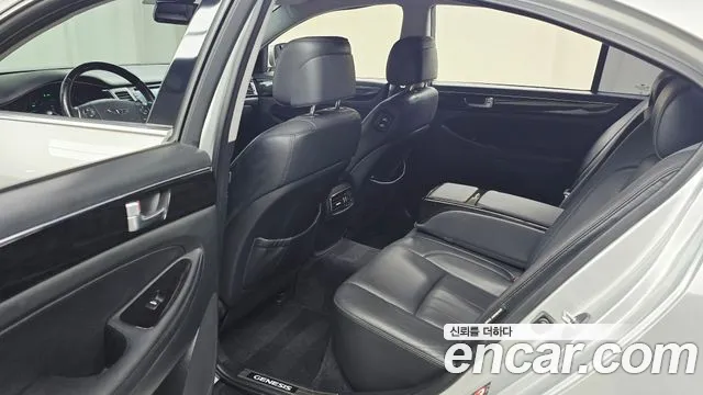 Hyundai Genesis 2011 thumb 11