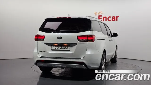 Kia Carnival 2014 thumb 10
