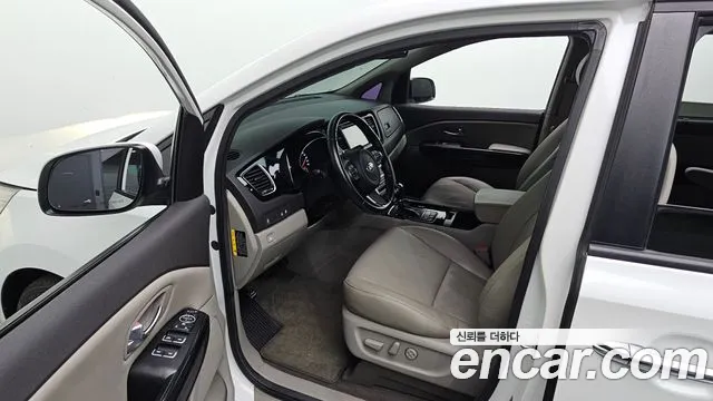 Kia Carnival 2014 thumb 4