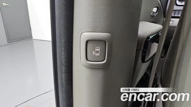 Kia Carnival 2014 thumb 3