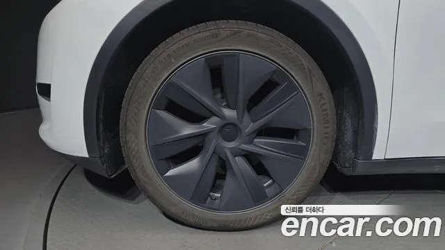 Tesla Model Y 2024 thumb 5