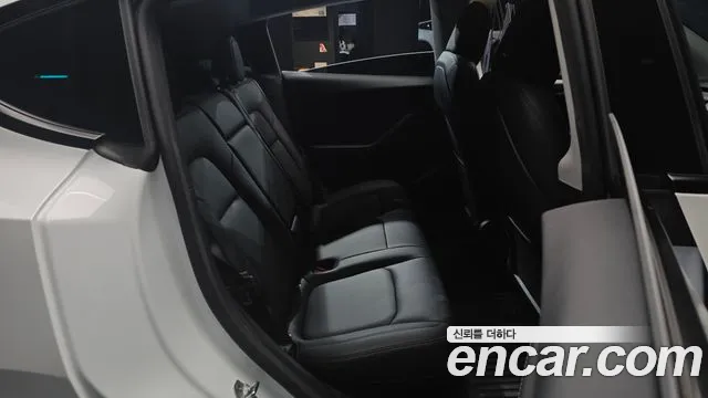 Tesla Model Y 2024 thumb 12