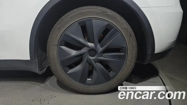 Tesla Model Y 2024 thumb 11