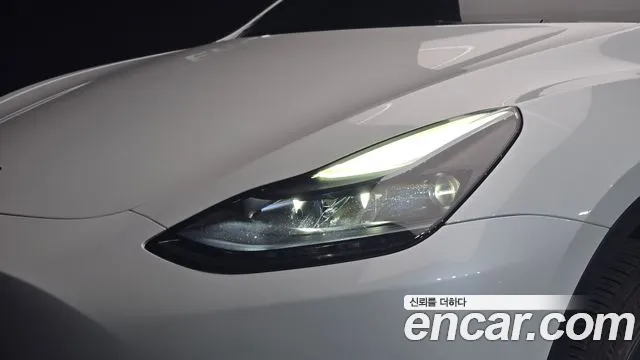 Tesla Model Y 2024 thumb 6