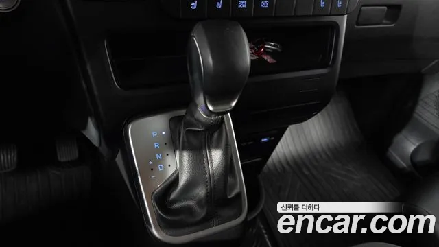 Hyundai Staria 2023 thumb 7