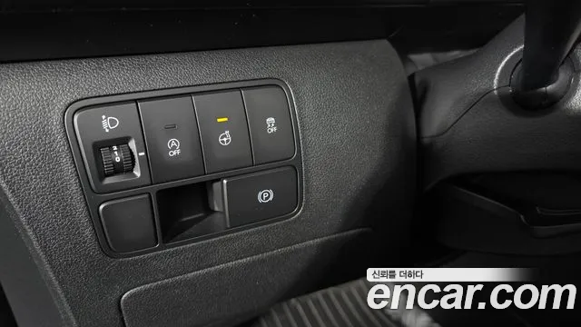 Hyundai Staria 2023 thumb 2