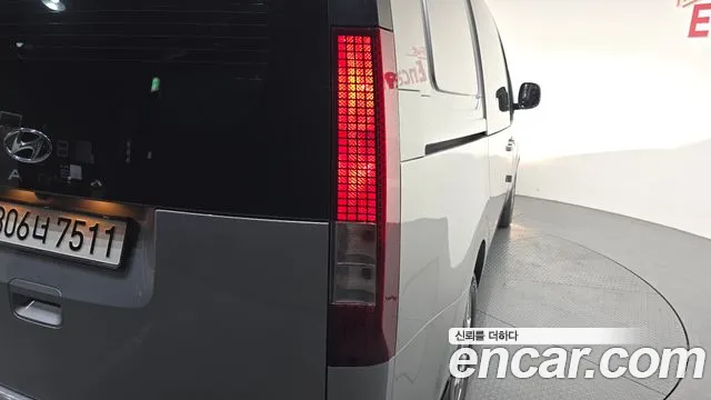 Hyundai Staria 2023 thumb 9