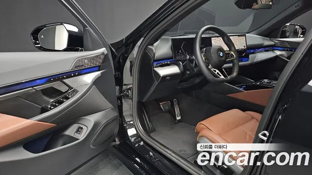 BMW 5 серии 2025 thumb 2
